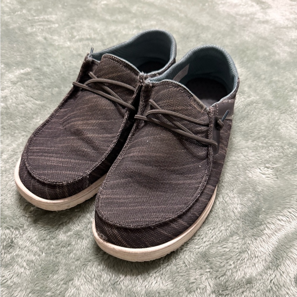 Hey Dude Wally Lava Stone